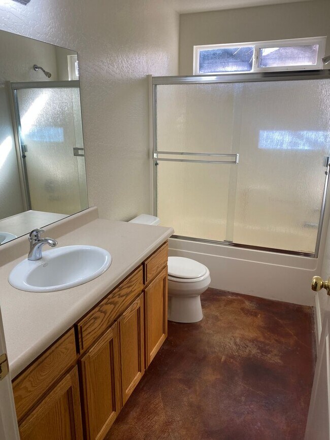 Building Photo - Great Jamestown Home!  Gorgeous Stained Ce...