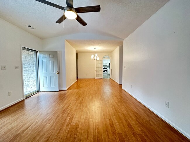 Building Photo - Beaver Creek 3 Bedroom/2 Bathroom Condo wi...
