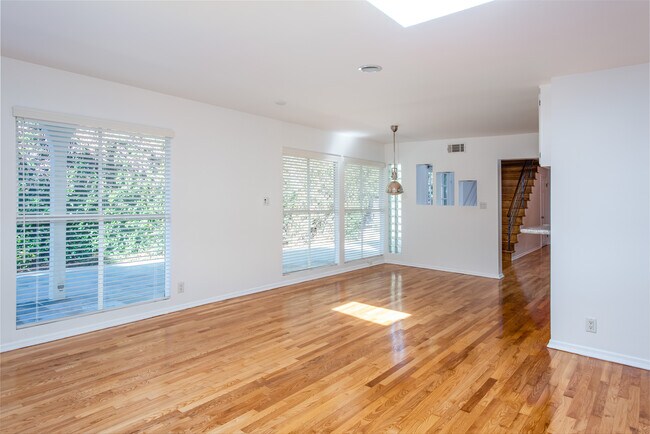 Foto del edificio - 15127 Valley Vista Blvd