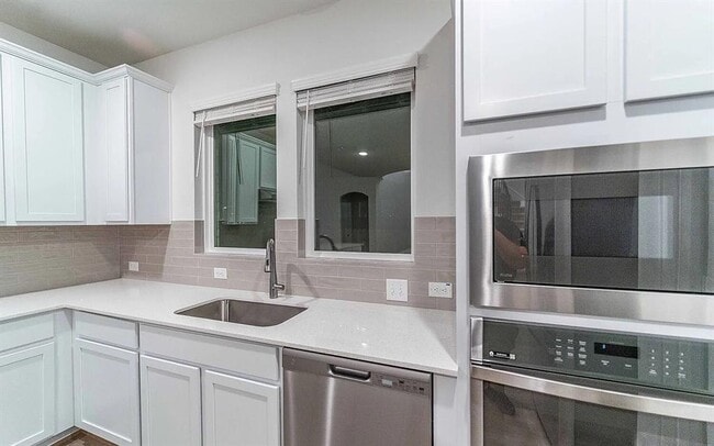 Building Photo - 213 Alicante Ln