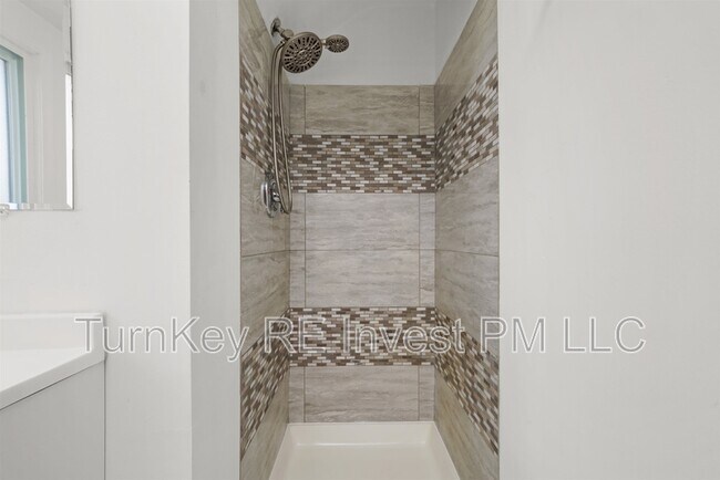 Foto del edificio - 17007 Oakwood Ave
