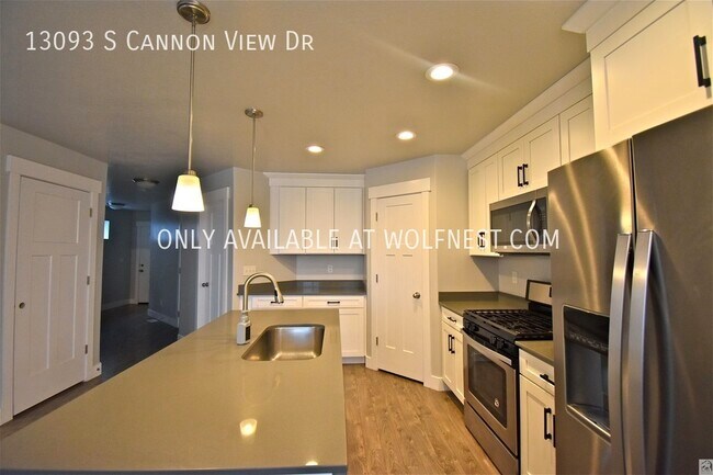 Building Photo - Beautiful 3 Bed Riverton Townhome! No Depo...