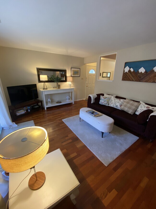 Foto del edificio - 109 Gold Hill Rd