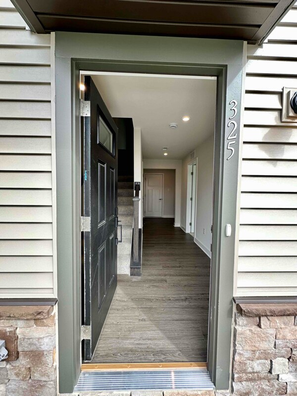 Building Photo - 325 E Cochran St