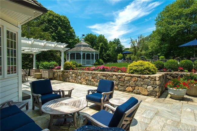 Foto del edificio - 345 Greens Farms Rd