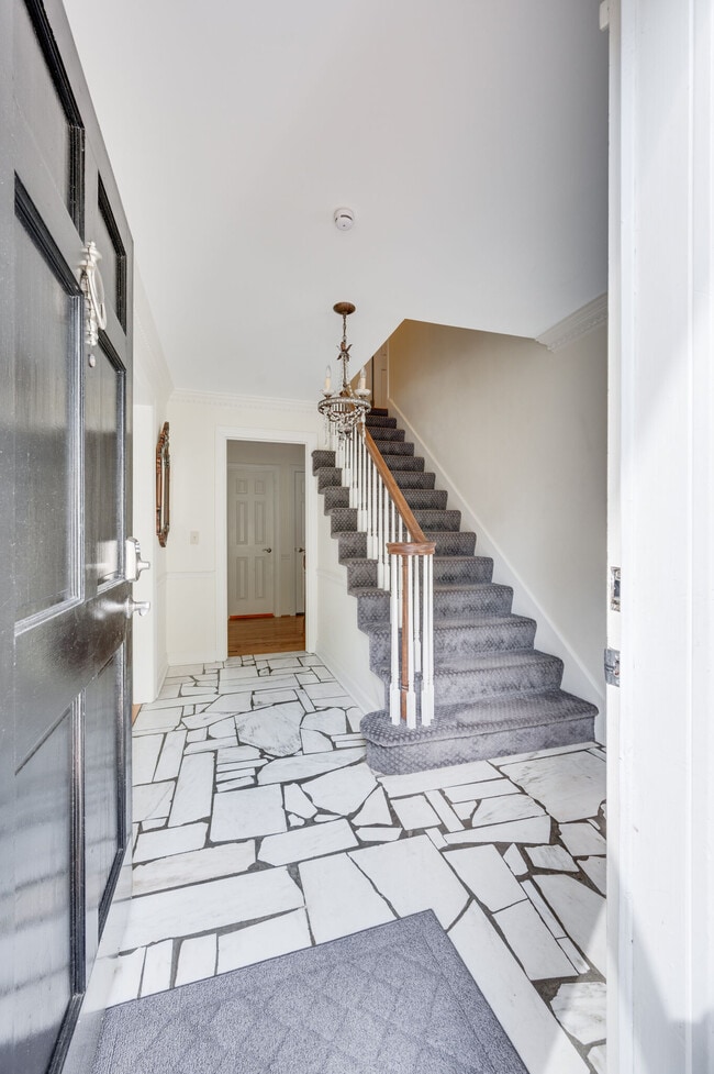 Building Photo - 4625 Mountain View Dr