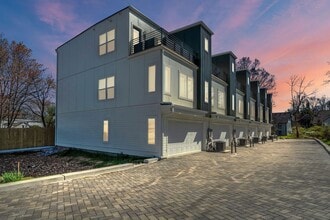 Building Photo - 1016 W Kirkland Ave