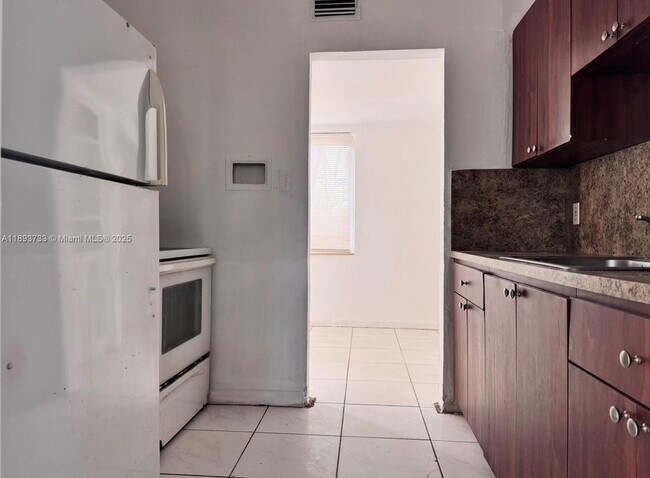 Foto del edificio - 550 NW 118th St