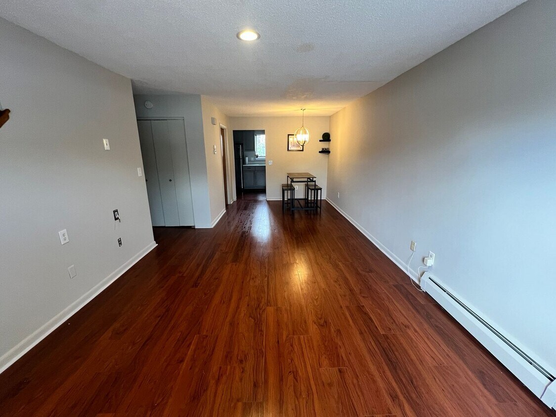 Foto principal - Updated 2 Bedroom In The Coveted Chateau W...