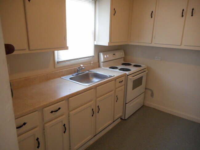 Building Photo - 26668 W Huron River Dr