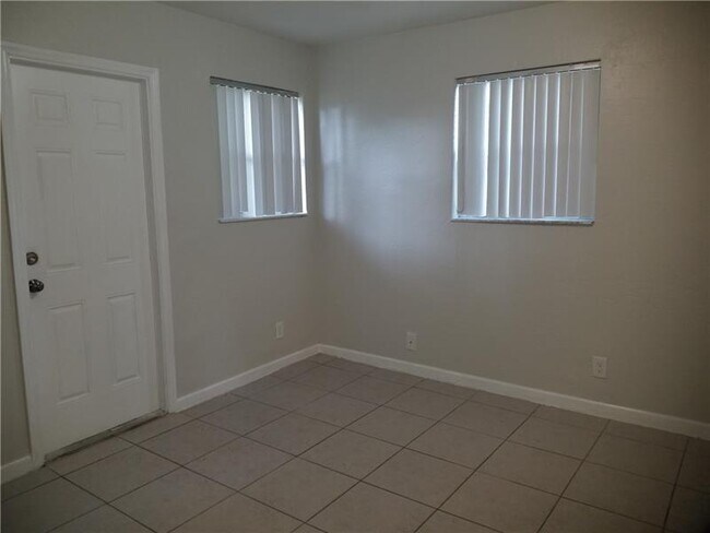 Foto del edificio - 418 NW 13th Ave
