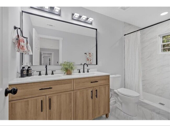 Foto del edificio - 1766 Blossom Ln