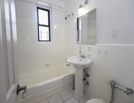 Foto del edificio - 36-24 168th St