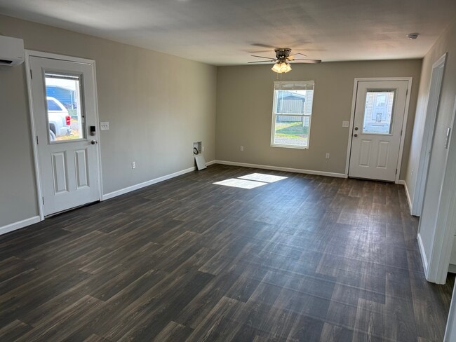 Building Photo - 80 Redwood Ln