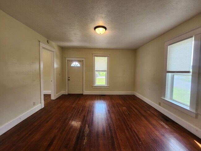 Foto del edificio - NOW $100 OFF! - 2 Bedroom Home in the Country
