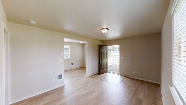 Building Photo - MOUNTAIN HWY E