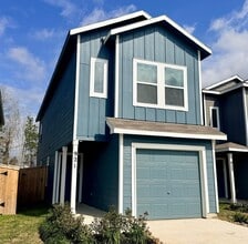 Building Photo - 921 Pertuso Ln