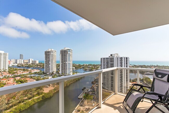 Foto del edificio - 3701 N Country Club Dr