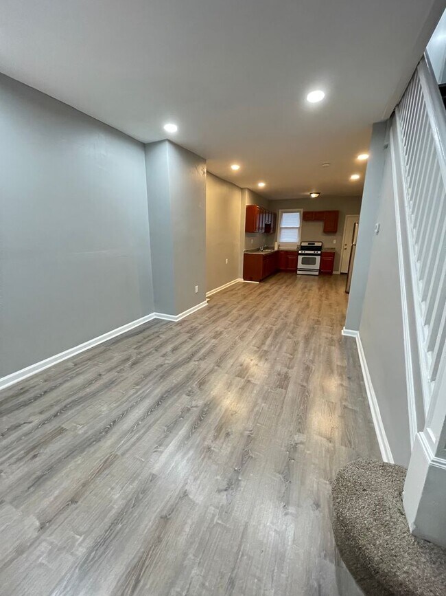 Foto del edificio - Beautiful Three Bedroom Two Full Bathroom ...