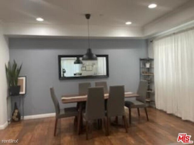 Building Photo - 3 br, 2 bath Condo - 362 Salem St Unit 101