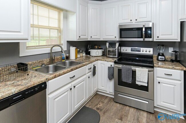 Foto del edificio - 465 Banyon Rd