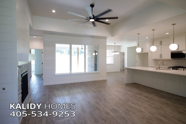 Building Photo - 2141 Kalidy Dr
