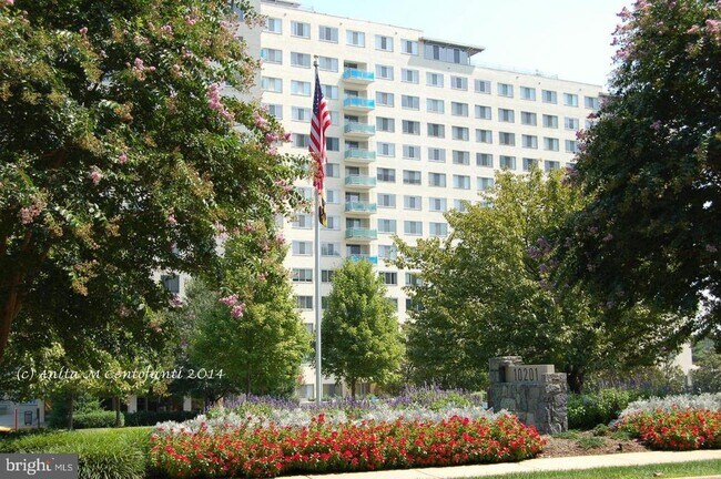Building Photo - 10201 Grosvenor Pl