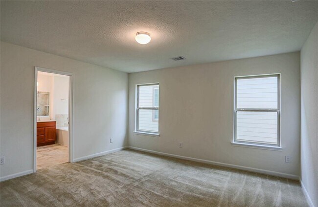 Building Photo - 2527 Boxwood Park