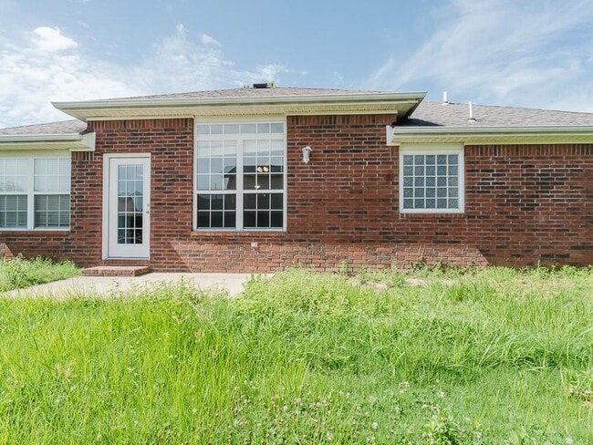 Building Photo - 3401 SW Carriageway Ave