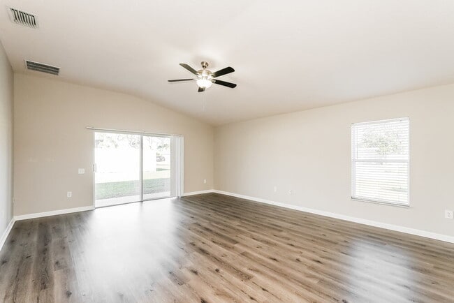 Building Photo - 30441 Annadale Dr