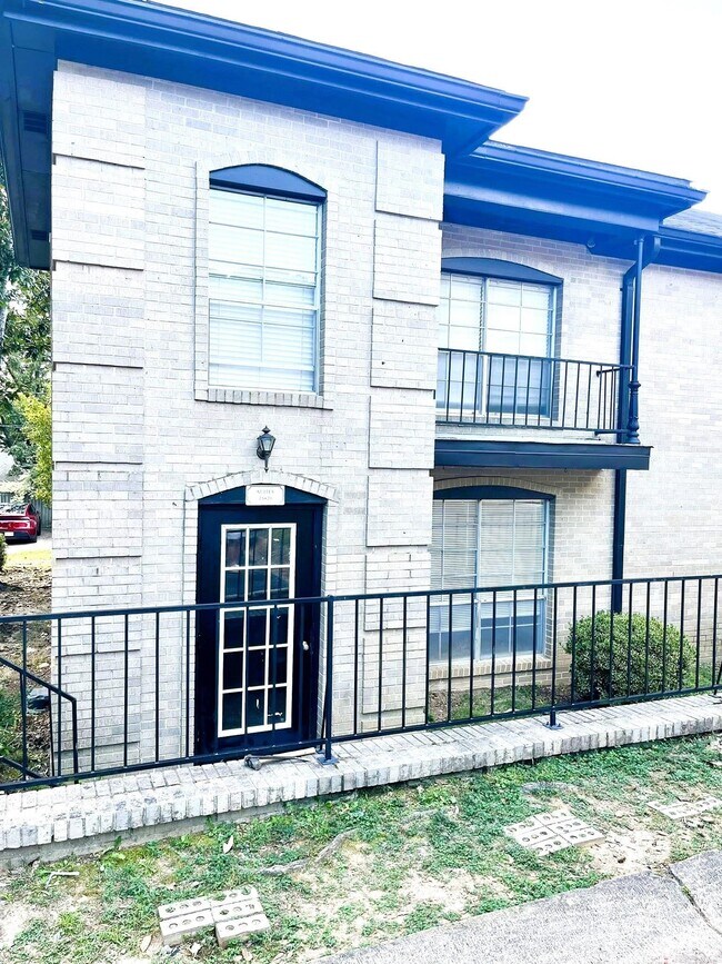 Foto del edificio - 1601 N Bryant St