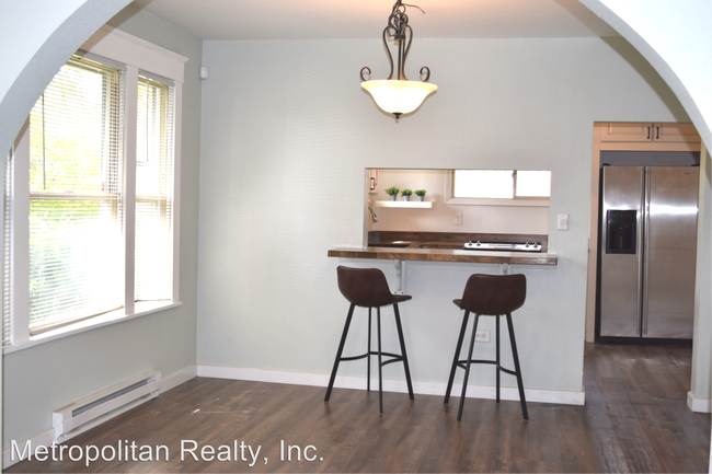 Building Photo - 2 br, 1 bath House - 8204 Beverly Blvd.