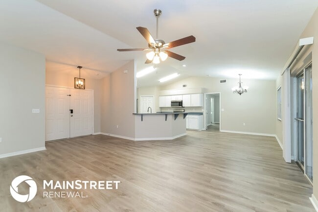 Building Photo - 2665 Green Valley Dr