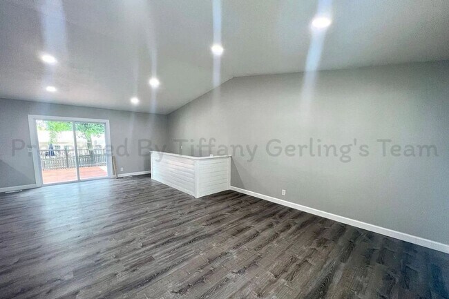 Foto del edificio - Beautifully Renovated Home on Corner Lot w...