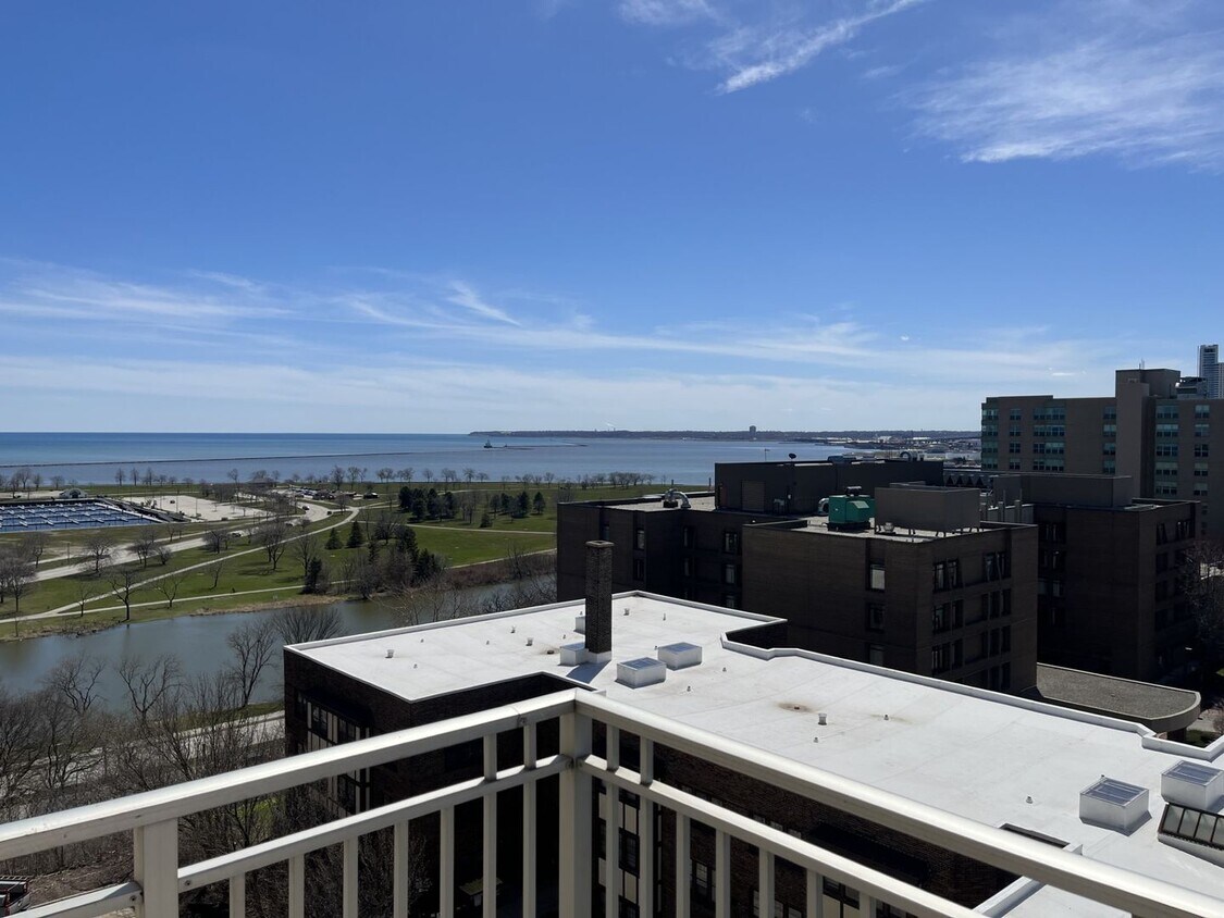Primary Photo - Spectacular 3 Bedroom Condo for Rent