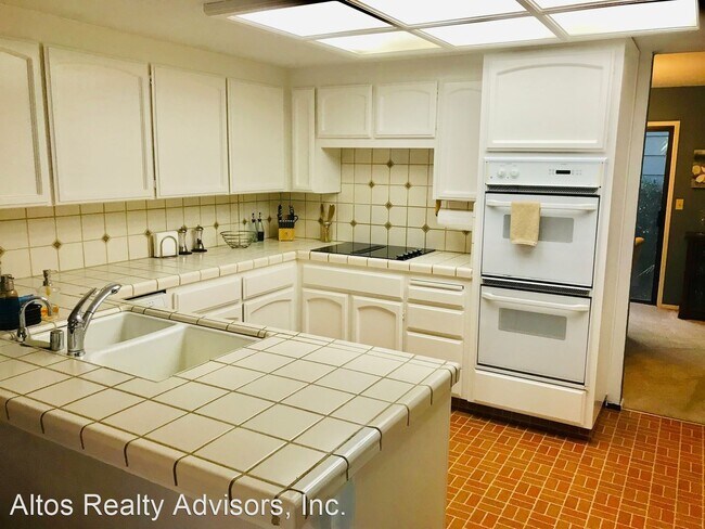 Building Photo - 4 br, 2.5 bath House - 118 Bentley Square