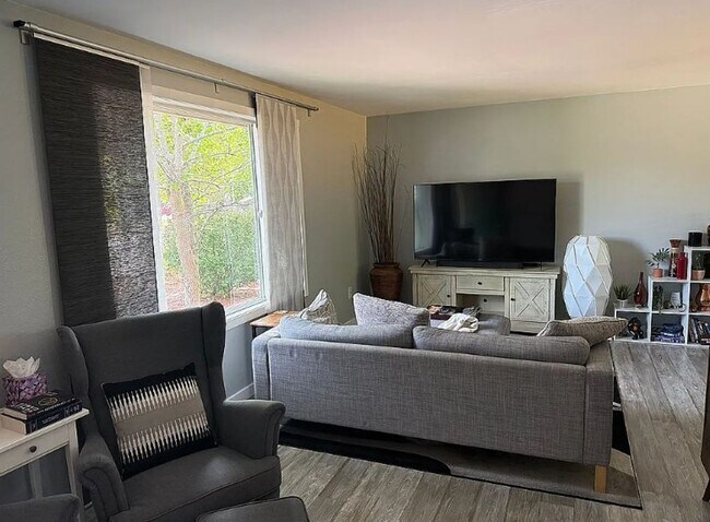 Foto del edificio - Beautiful Updated 5 Bed 3.5 Bath House in Central Fort Collins!