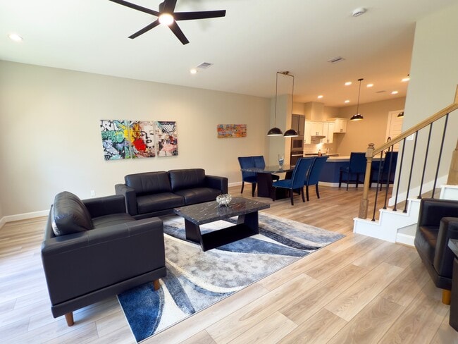 Building Photo - 4307 Dickson St