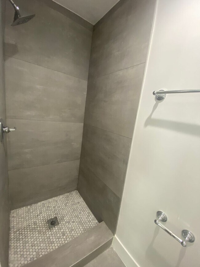 Foto del edificio - Top Floor 2bed2bath Apartment in Koreatown