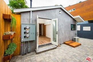 Building Photo - 2341 3/4 Beach Ave