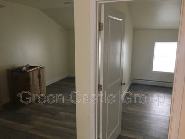 Foto del edificio - 323-325-325 College St