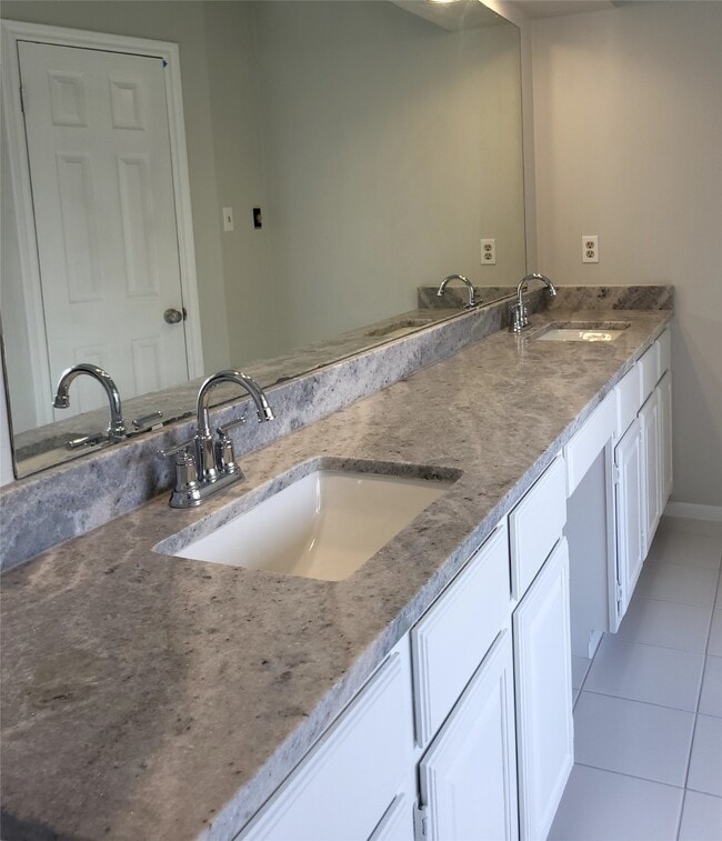 Building Photo - 8110 Green Devon Dr