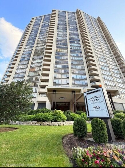 Photo - 3930 N Pine Grove Avenue Unit 608