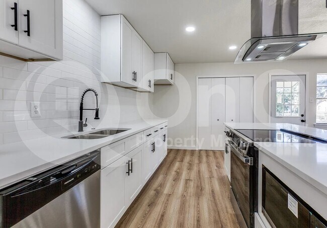 Foto del edificio - 1207 Crestridge Dr