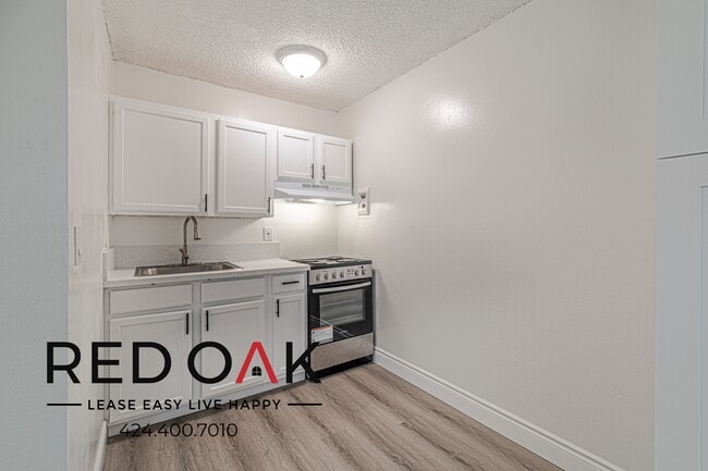 Building Photo - 7466 Rosemead Blvd
