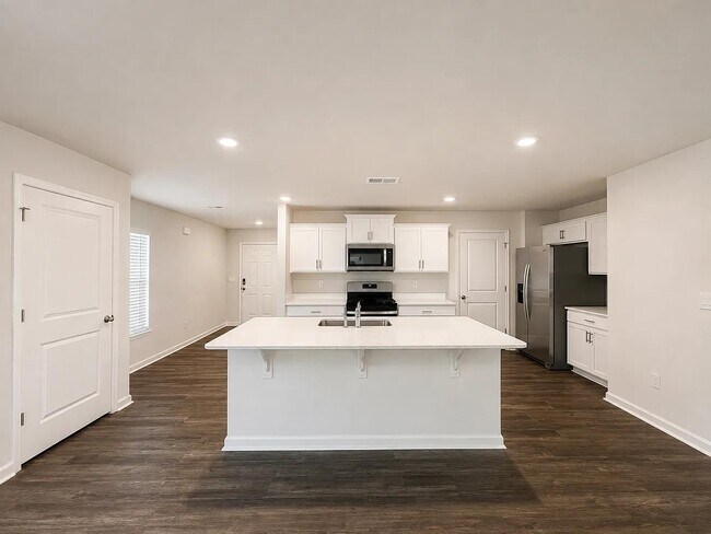 Building Photo - 225 Deskin Ln