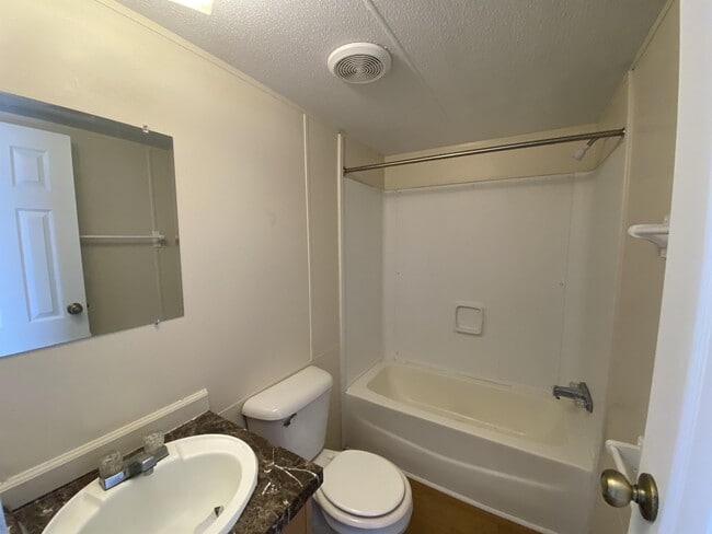 Foto del edificio - 1709 Brown Pl Dr