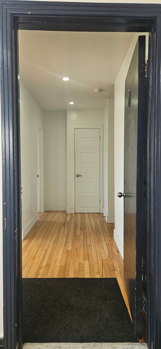 Photo du bâtiment - 8525 Av Wiseman