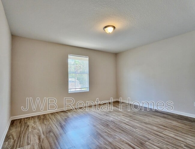 Building Photo - 8495 McGirts Village Ln