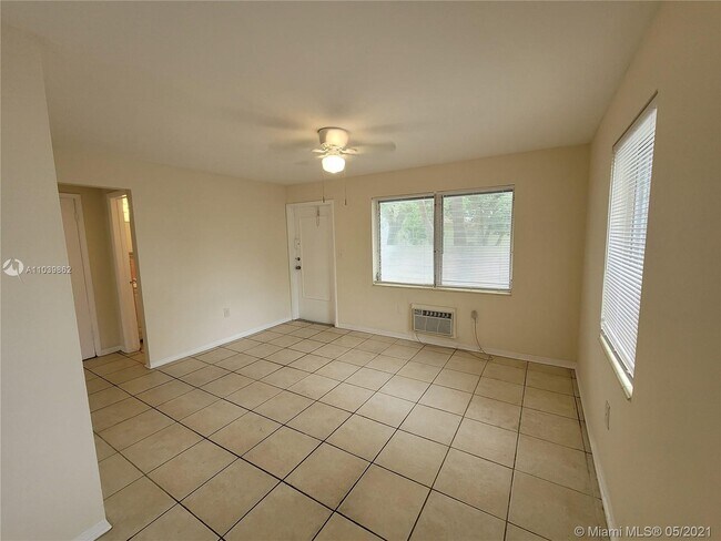 Foto del edificio - 696 NE 85th St